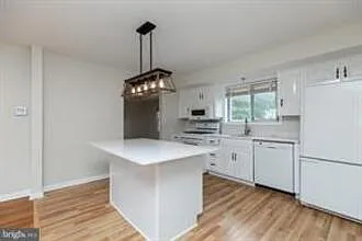 410 Woodlawn Ave — Photo 11