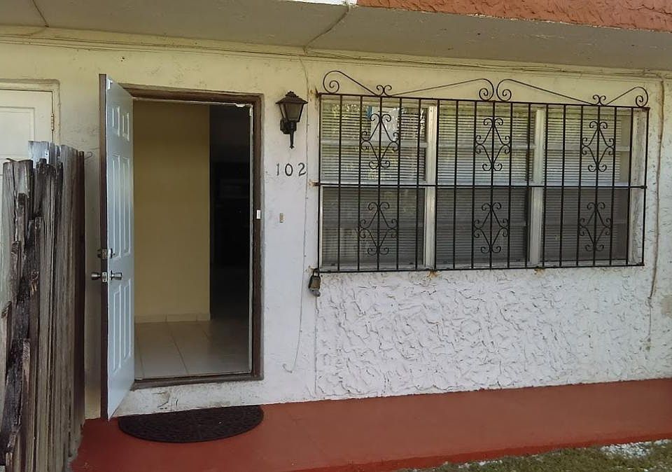 1st image of 1460 NE 151st St #102