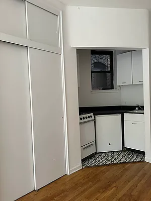 Rented by Eric Goodman Realty Corp | media 3
