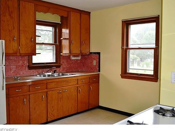 5th image of 104 Arlington Cir