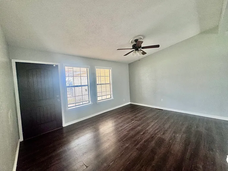 4327 Hughes Dr — Photo 4