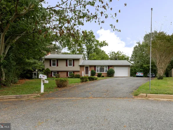 5 Wickham Ct, Fredericksburg, VA 22405