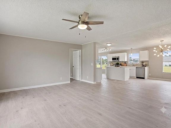 4th image of 149 Woodvalley Dr