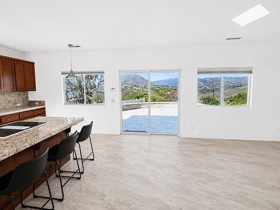 4th image of 1859 Vista Del Lago