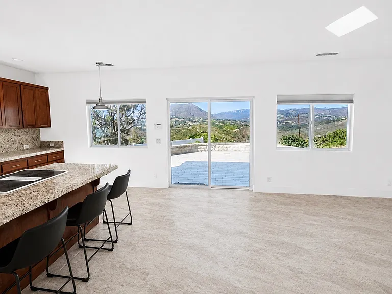 1859 Vista Del Lago — Photo 4