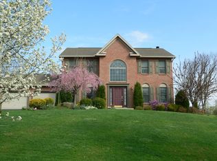 17 Crestmont Cir, Bloomsburg, PA 17815