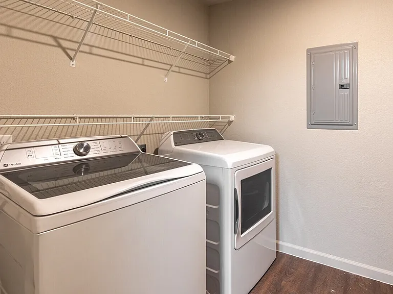 Juniper Pointe Apartments — Photo 11