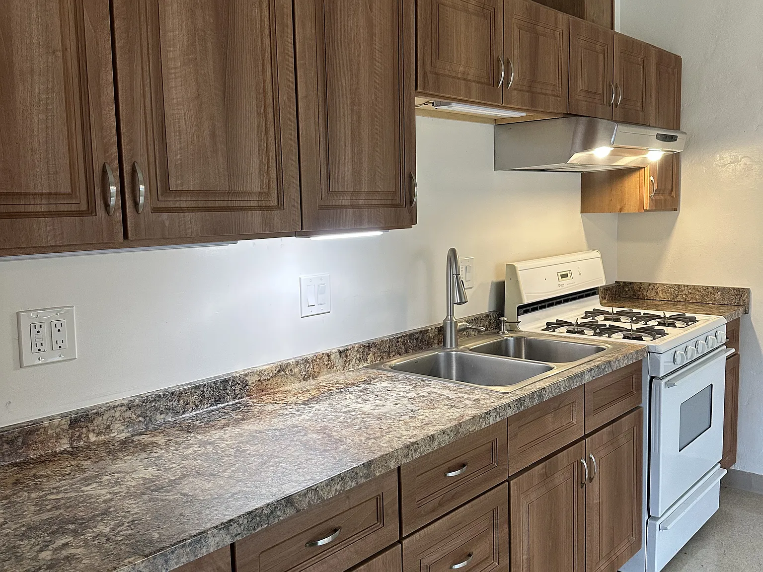 1 bed, 500 sqft, $1,750 — Photo 2