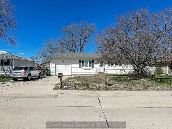 1032 S Cherry St, Grand Island, NE 68801