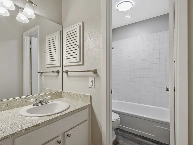 Barclay Apartments - ASK ABOUT OUR SPRING MOVE-IN SPECIAL TODAY! — Photo 19