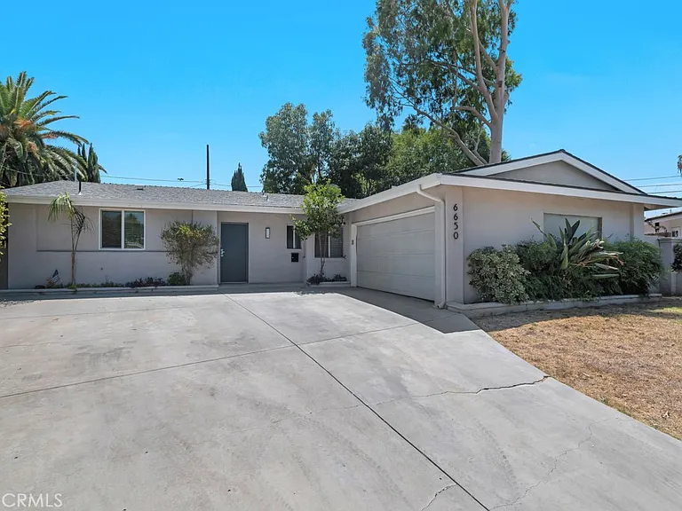 6650 Jumilla Ave — Photo 1