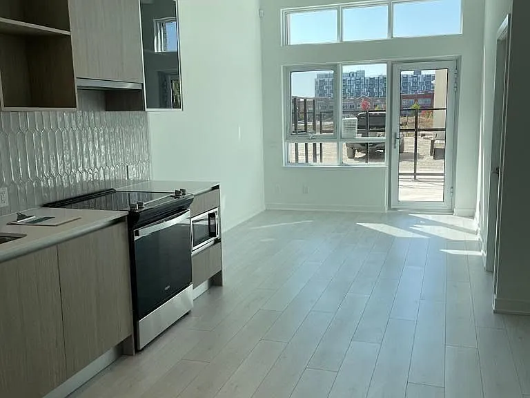 405 Dundas St W #104 — Photo 23