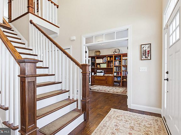 4th image of 1021 Suffolk Dr