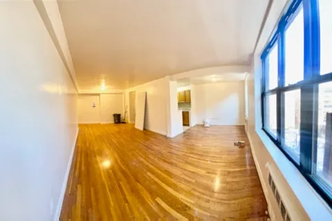 1545 Rhinelander Ave #4 — Photo 2