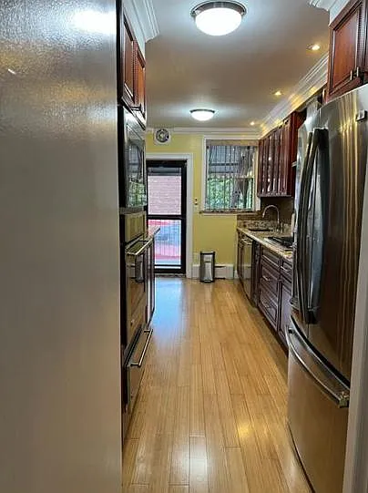 933 Brady Ave — Photo 14