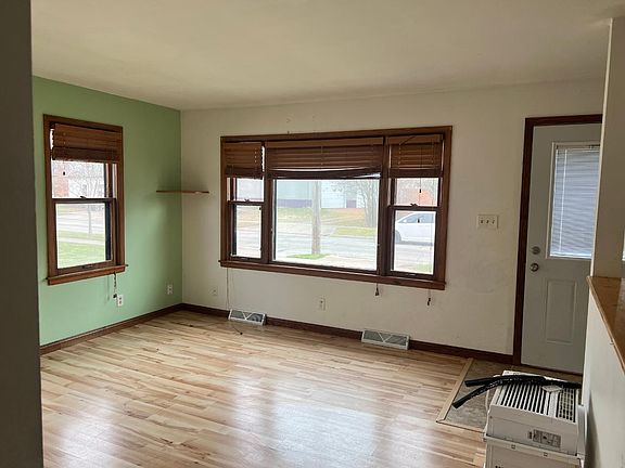 2nd image of 1214 N Superior St