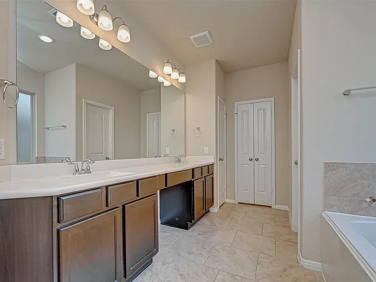 5340 Pointe Spring Xing — Photo 36