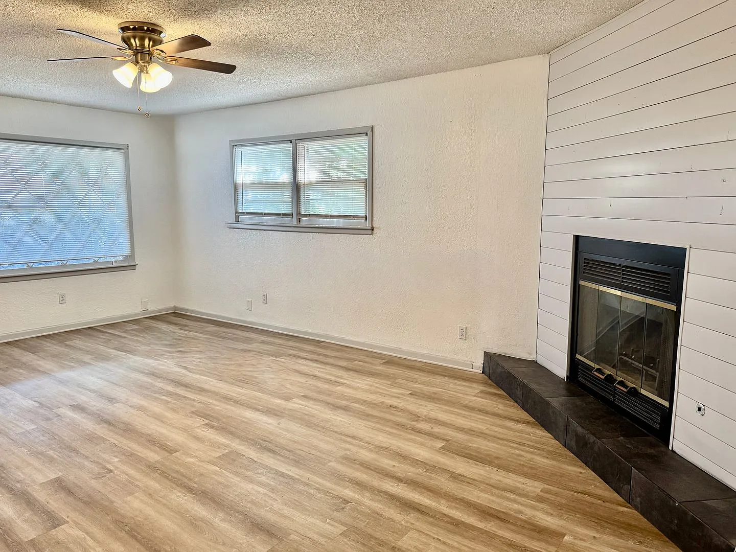 Move In Special 1/2 Off Ffirst Month!! Adorable 3 Bedroom Home With Bonus Room Near Tech And Lcu! — Photo 4