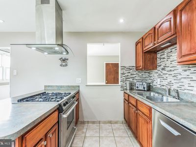 7456 Hill Rd, Philadelphia, PA, 19128