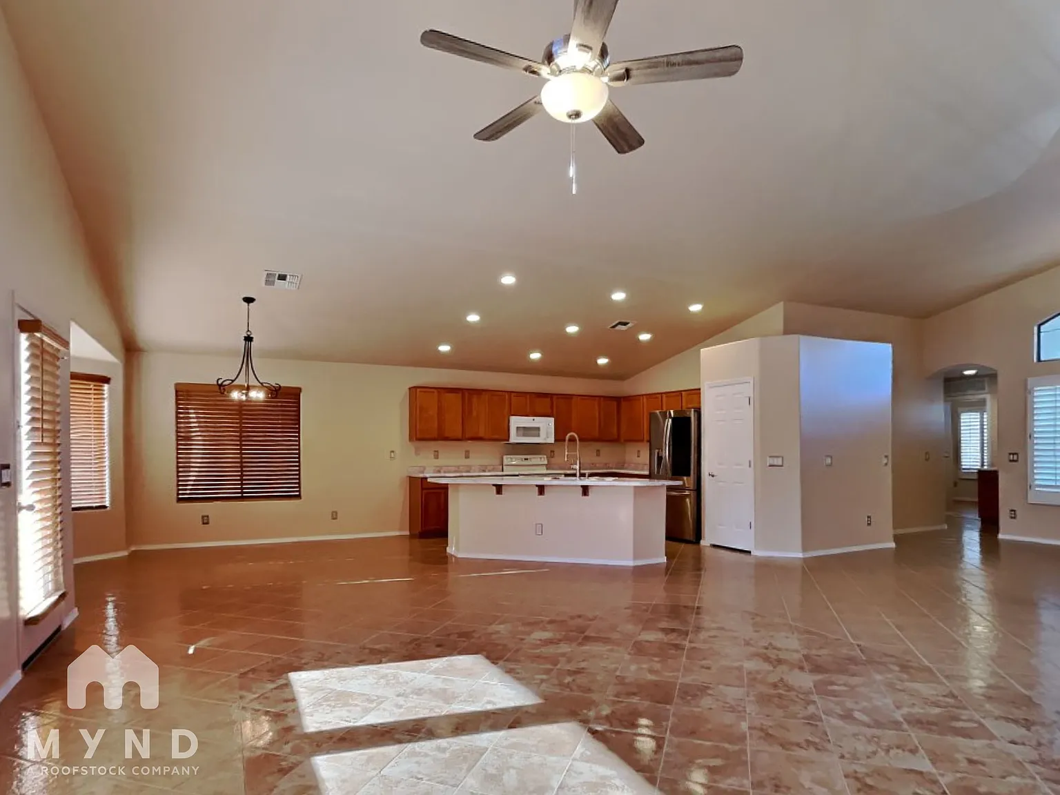 3 bed, 2.0 bath, 1972 sqft, $2,015 — Photo 2