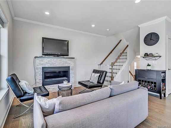 4th image of 175 West Ave #9