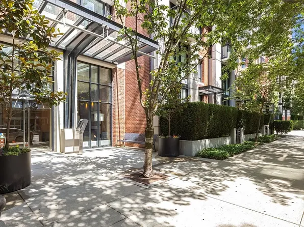 977 Mainland St, Vancouver, BC
