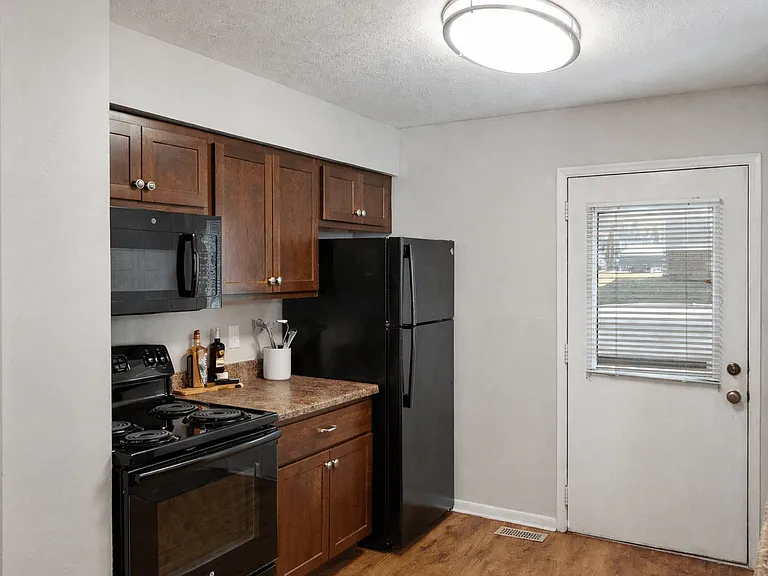 Foote Hills Apartments - Grand Rapids, MI — Photo 7