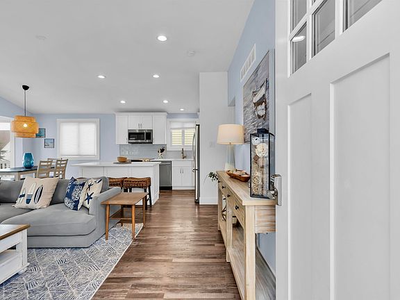 3rd image of 2206 Asbury Ave #2