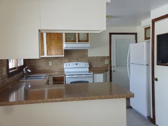 2nd image of 307 E Parker St