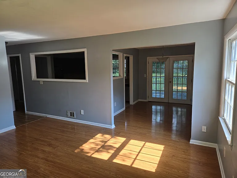 1387 Town Country Dr SE — Photo 3