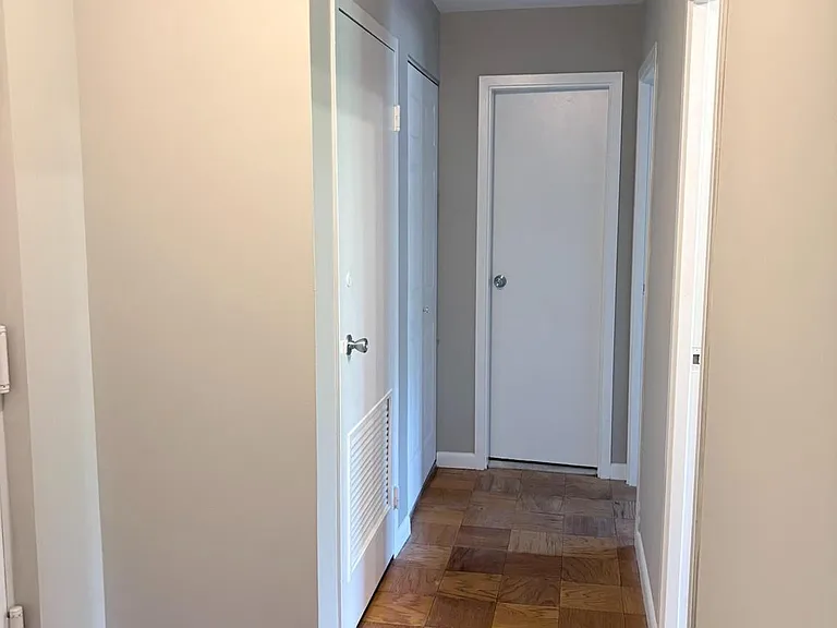 6001 Arlington Blvd #504 — Photo 3