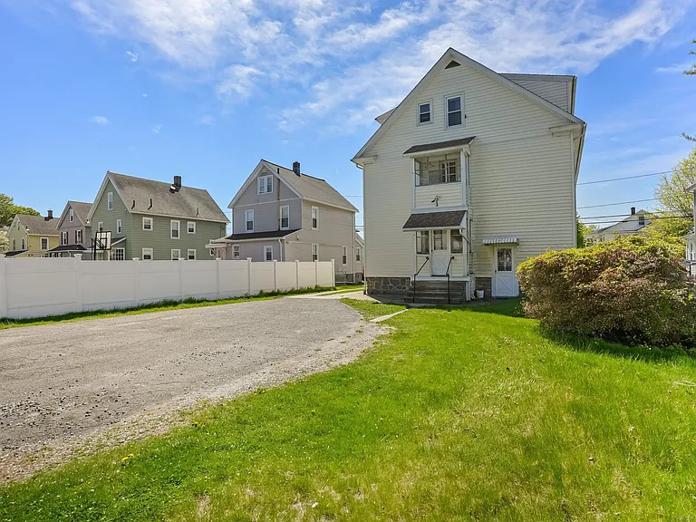 108 Barnum Ter — Photo 21