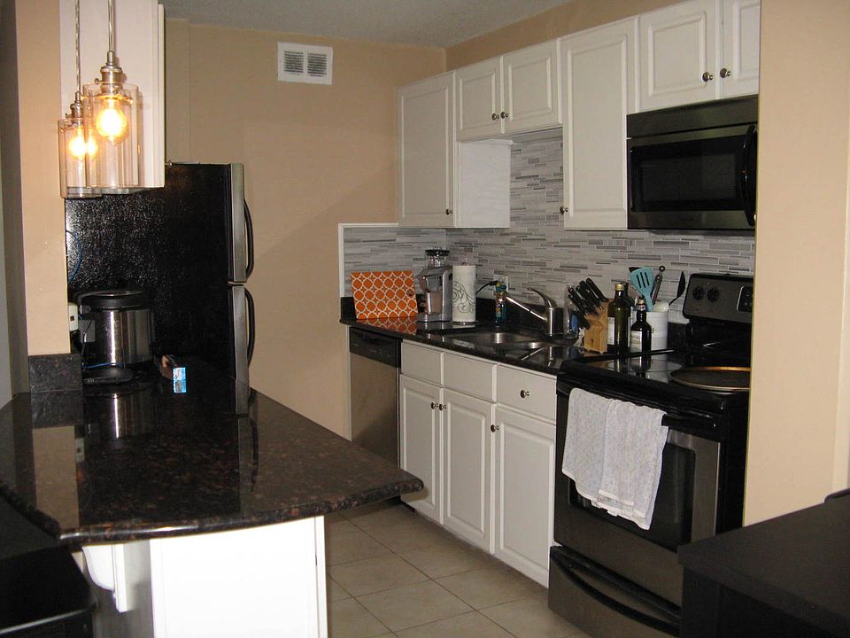 1st image of 1339 N Dearborn Pkwy #4