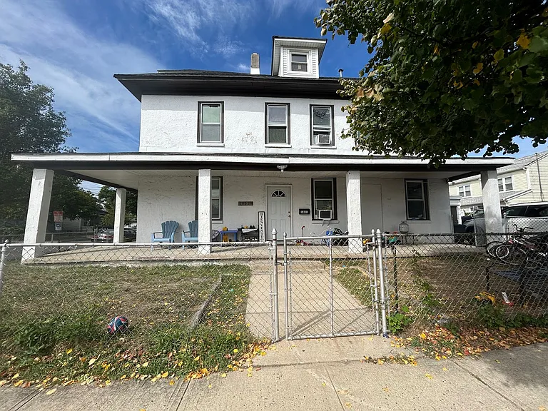 1401 Mattison Ave — Photo 2