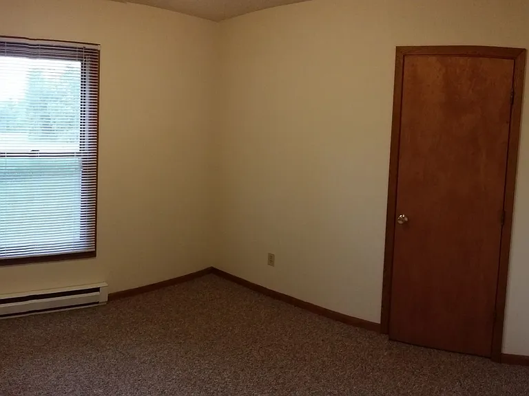 400 & 401 Scranton St — Photo 15