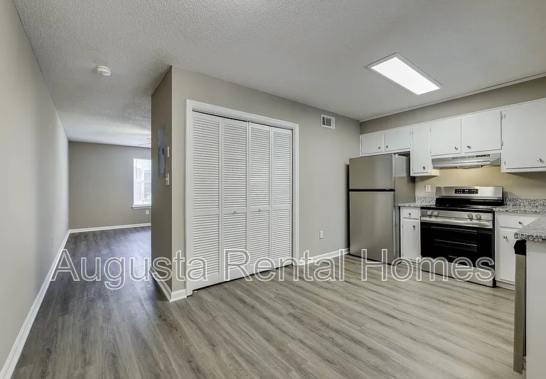 146 Chalet North Ct #146 — Photo 18