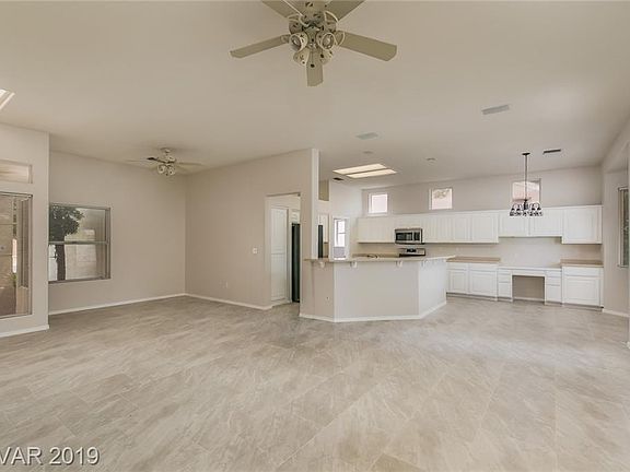 3rd image of 2901 Vista Butte Dr