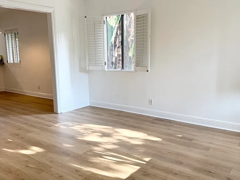 1082 Meadowbrook Ave — Photo 6