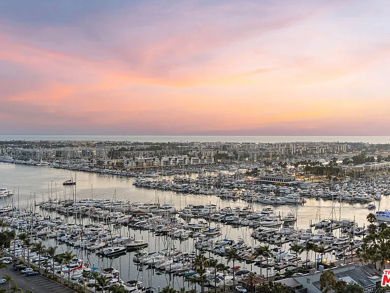 13700 Marina Pointe Dr #1801 — Photo 22