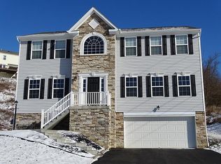 216 Country Barn Rd W, Houston, PA 15342