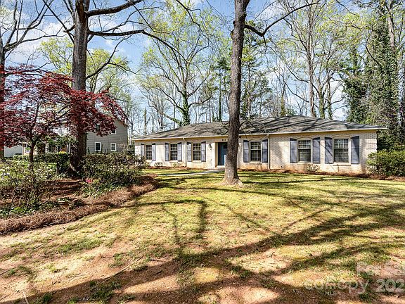 3rd image of 800 River Oaks Ln