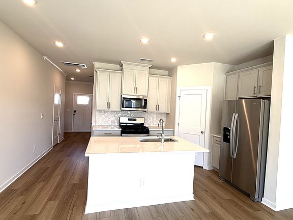 3rd image of 810 Stream View Ct