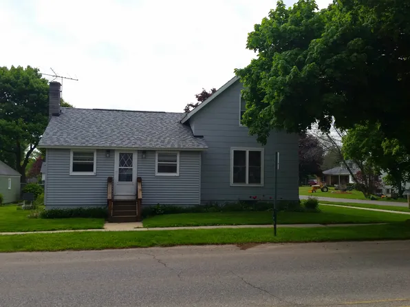 165 N Main St, Kent City, MI 49330