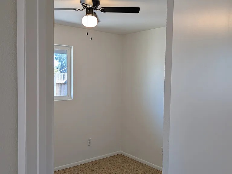 6728 N 62nd Ave #4 — Photo 9