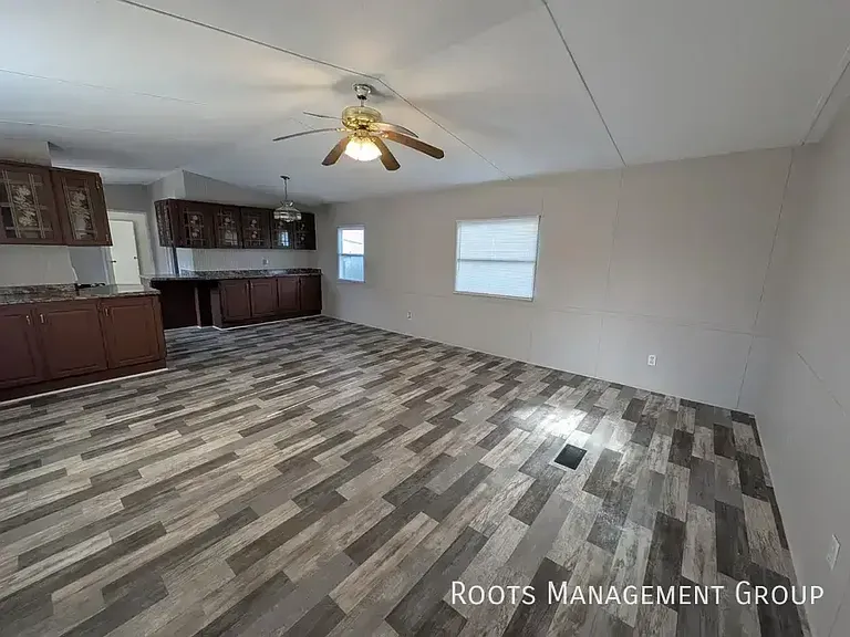 700 E 6th St #104 — Photo 2