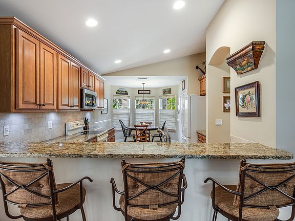 3rd image of 2363 Butterfly Palm Dr