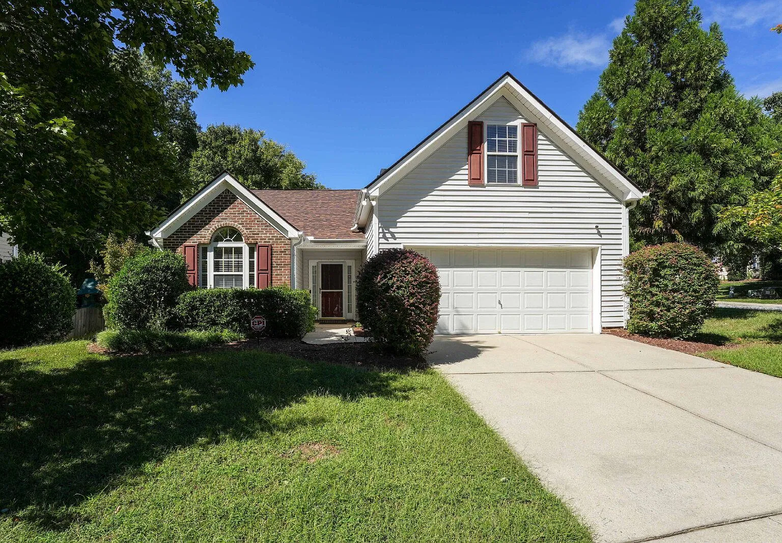 3 bed, 2.5 bath, 1889 sqft, $2,100 — Photo 1