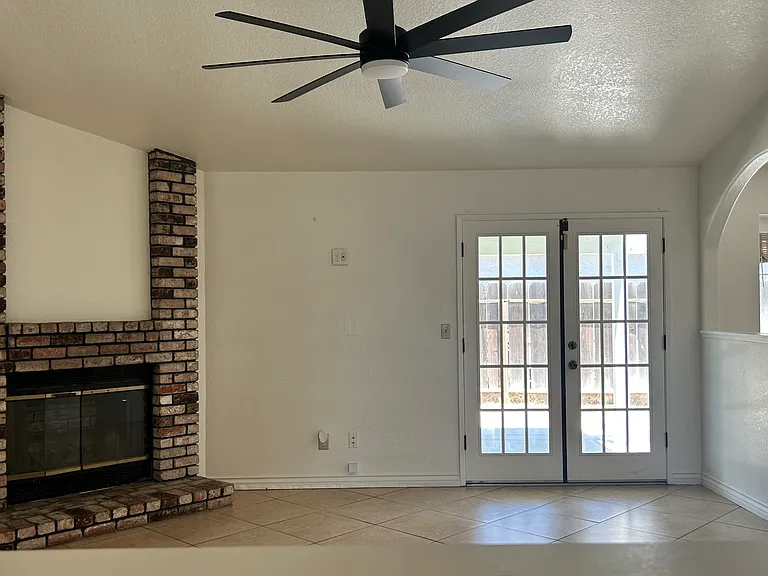 1691 Yorktown Ct — Photo 4