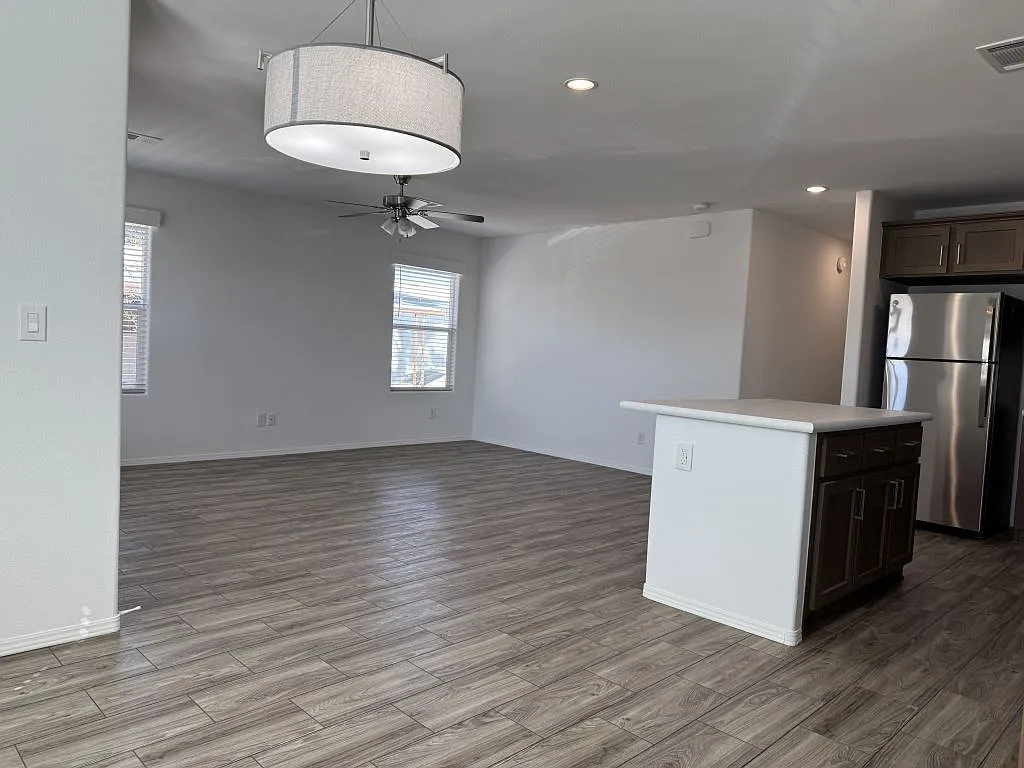 3 bed, 2.0 bath, 1344 sqft, $1,399 — Photo 2