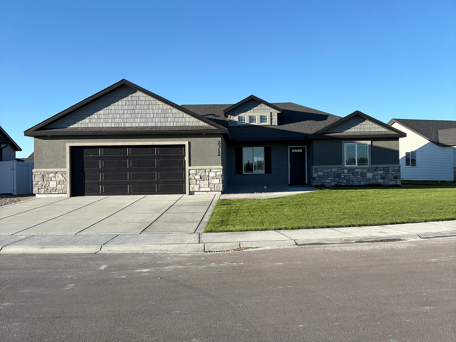 4 bed, 1500 sqft, $2,400 — Photo 1
